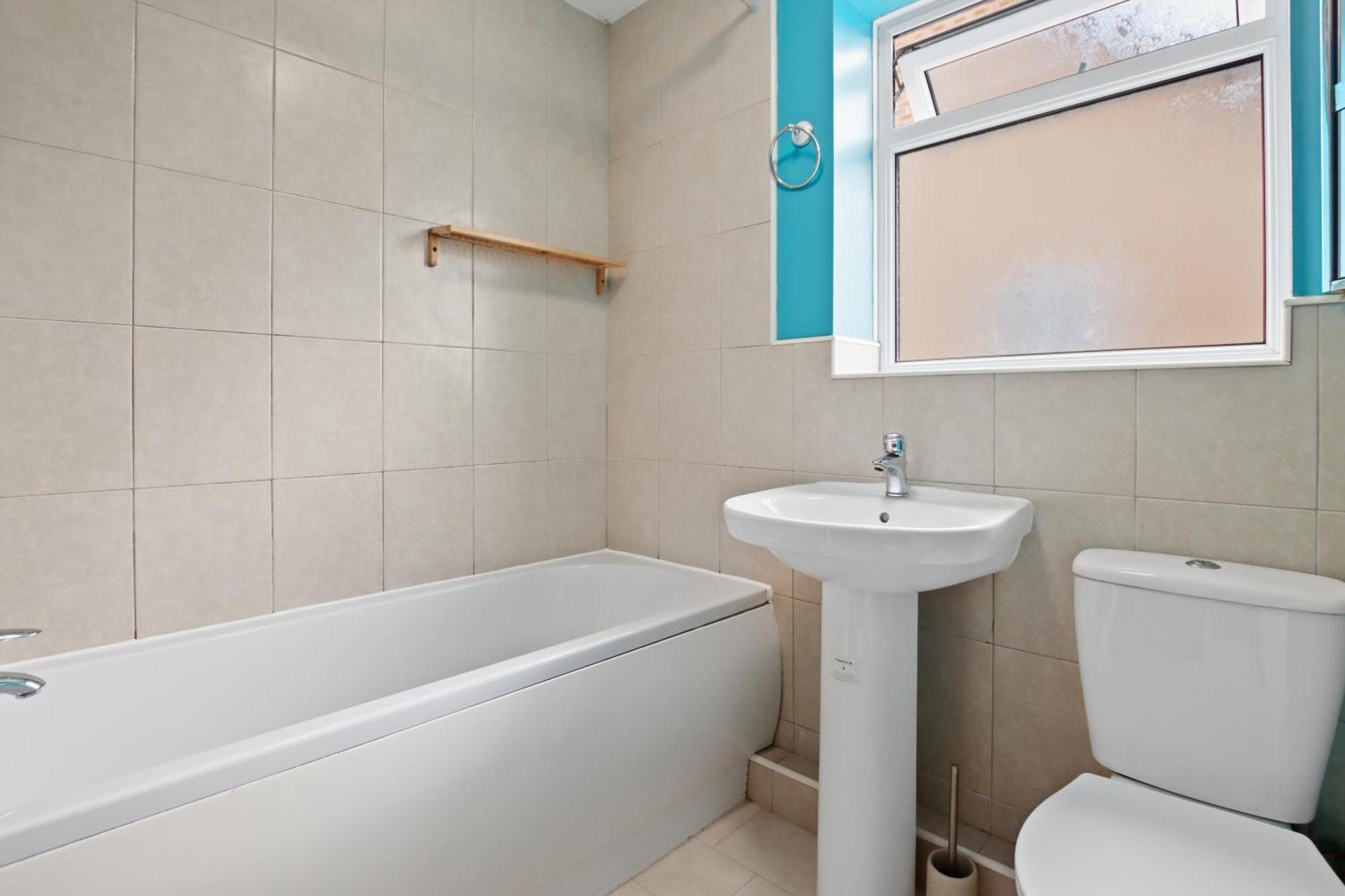Luxurious 2-Bedroom Haven In Vibrant Robinhood: Ideal For Business Or Leisure Stay Nottingham Exteriör bild